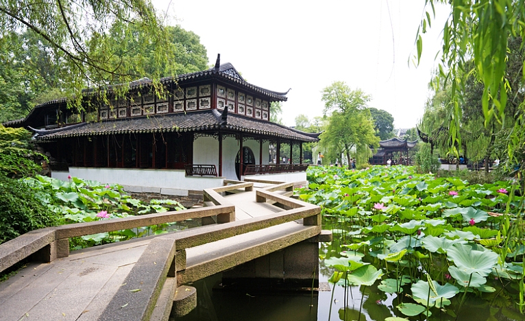 园林景观仿古门窗：打开诗意空间的大门